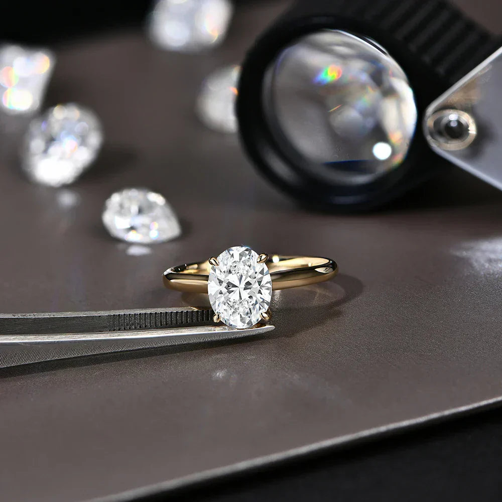 VVS1 2.5 CT Oval Cut Moissanite Engagement Ring