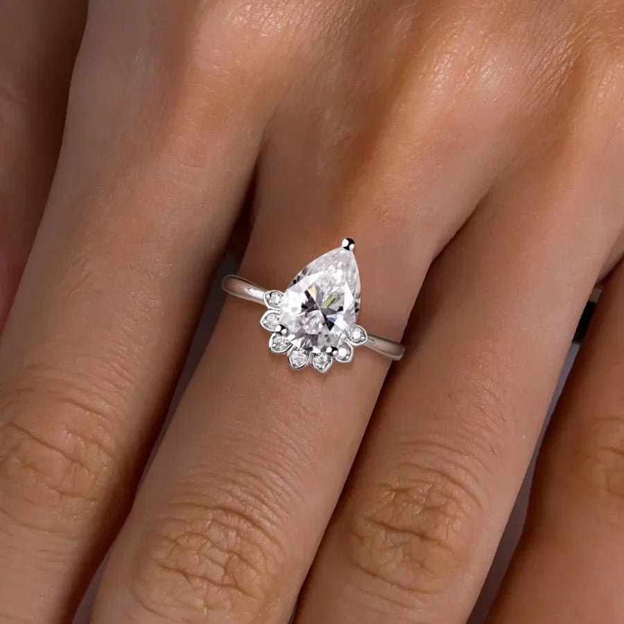 4CT Pear Cut D Color Moissanite Engagement Rings