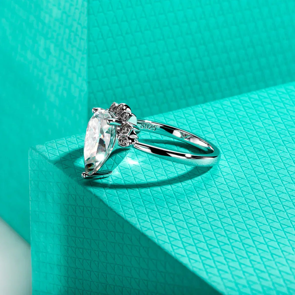 4CT Pear Cut D Color Moissanite Engagement Rings