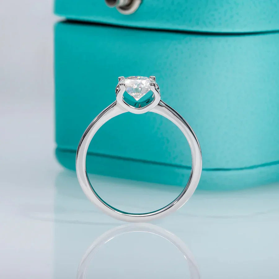 1 Carat Round Cut Moissanite Engagement Ring