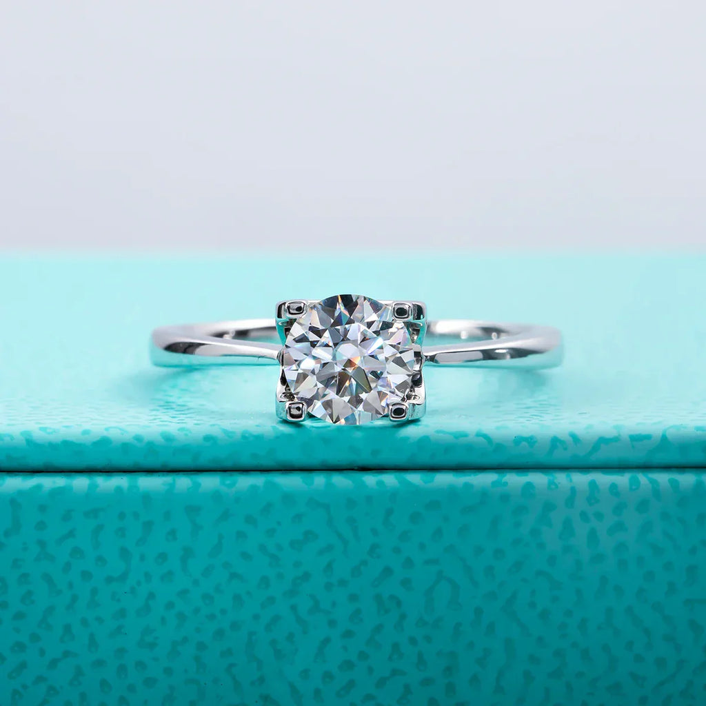 1 Carat Round Cut Moissanite Engagement Ring